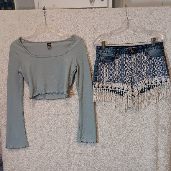 L.E.I. Ashley Low Rise Junior Size 9 Lace Fringe Shorts & Shein Medium Crop Top - Picture 9 of 16